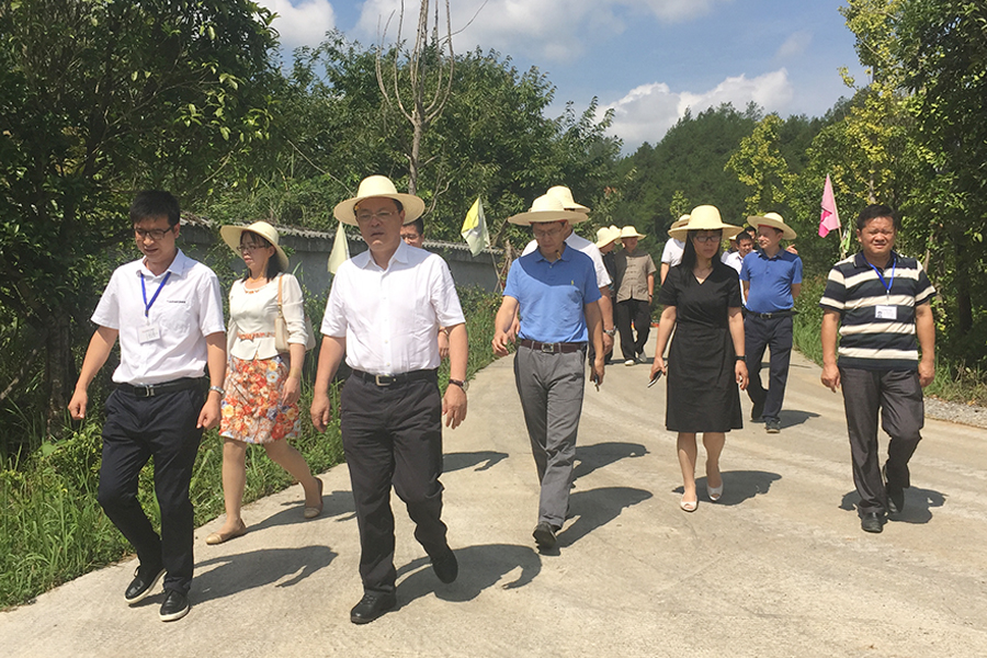 F:\2015-2018年OA文件 电视机媒体播放图设计\2018-OA文件 电视机媒体播放图设计\2018.07.31-中央党校副校长王东京考察调研北京资源亚游集团集团\01.jpg